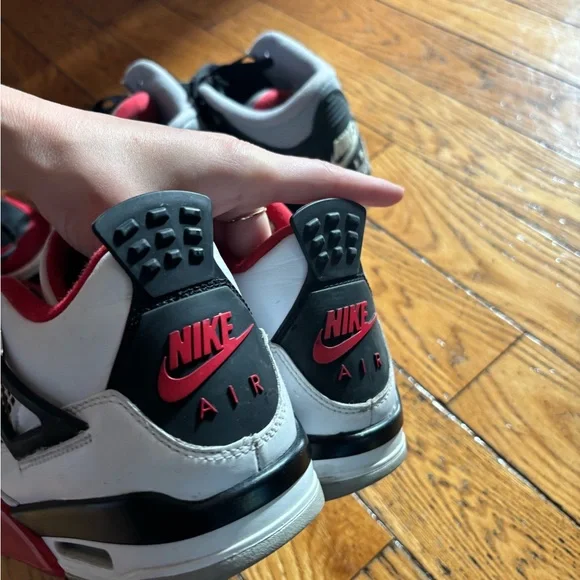 Jordan 4 - Picture 3 of 7